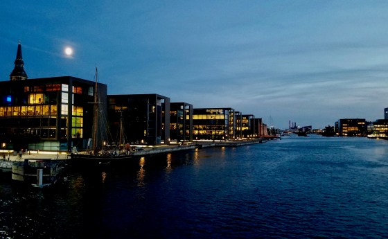 copenhagen canal at night